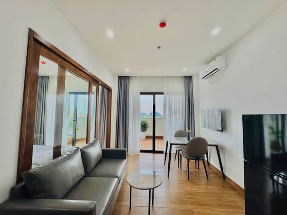 High-Floor Fully Furnished 1-Bedroom Apartment with Large Balcony and Pool on Doan Khue