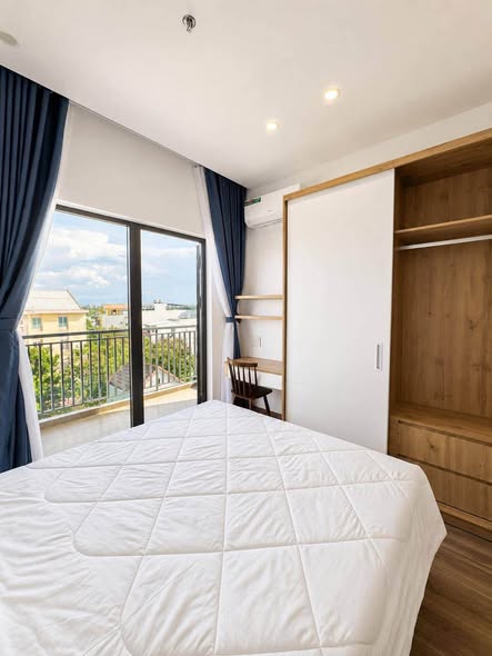 7th-Floor Apartment with Large River View Balcony in My An 19