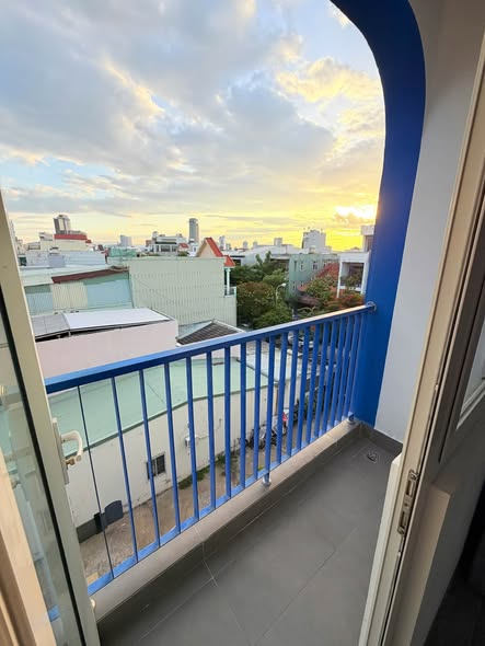 Fully Furnished Studio Apartment with Balcony on The Lu